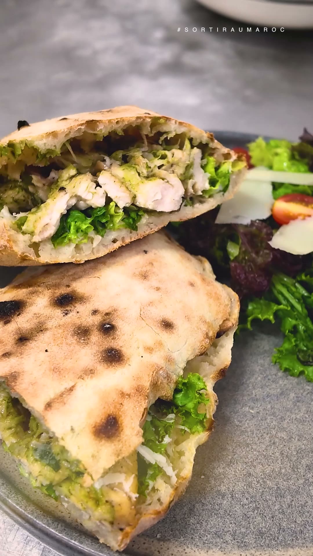Panozzo au poulet et salade chez La Cantinetta